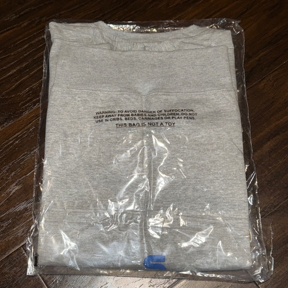 🏳️🌈 NWT! QE Cast Names Embroidered Heart Sweatshirt - Picture 16 of 16